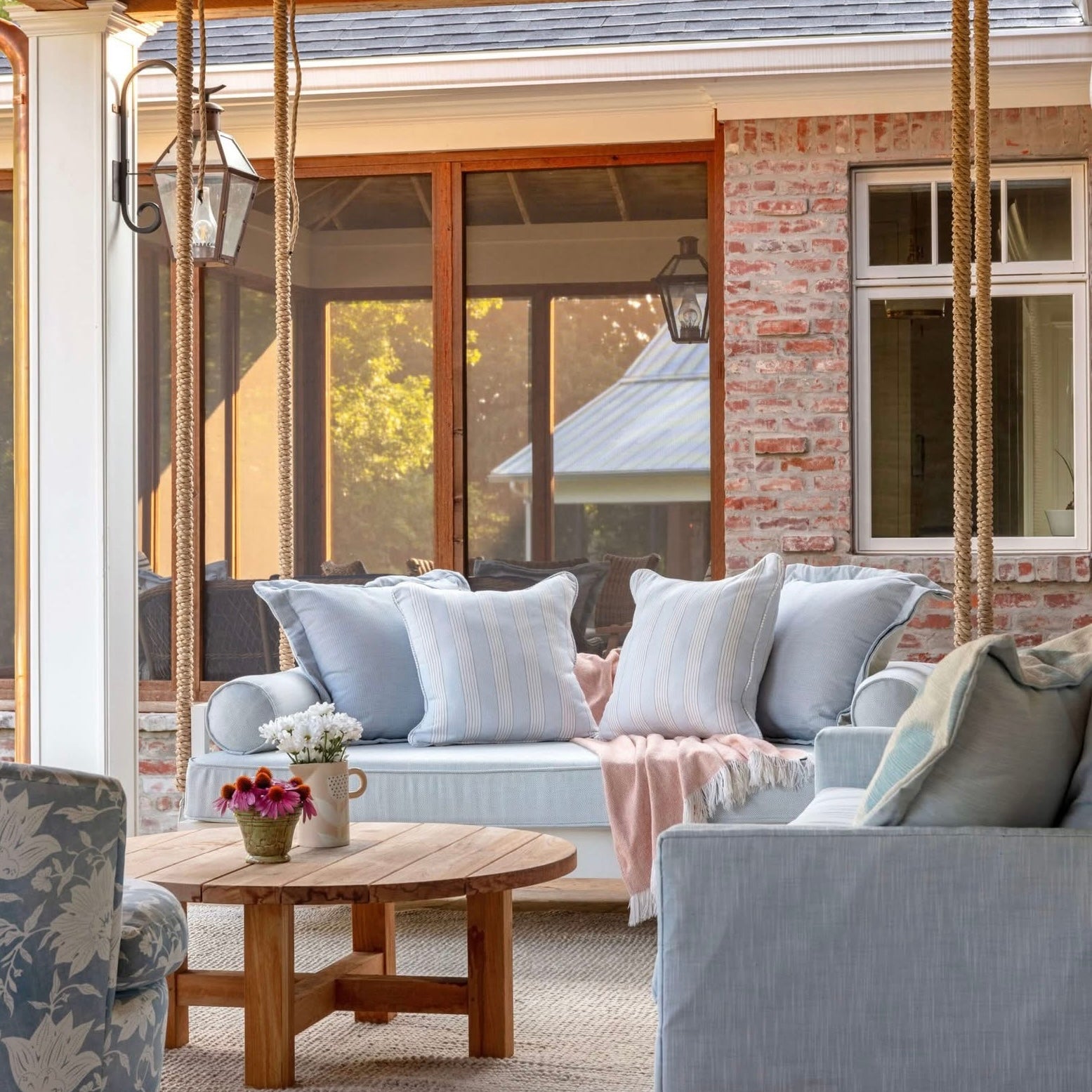 Bre Canyon Swing Bed in Sherwin Williams Pure White SW7005